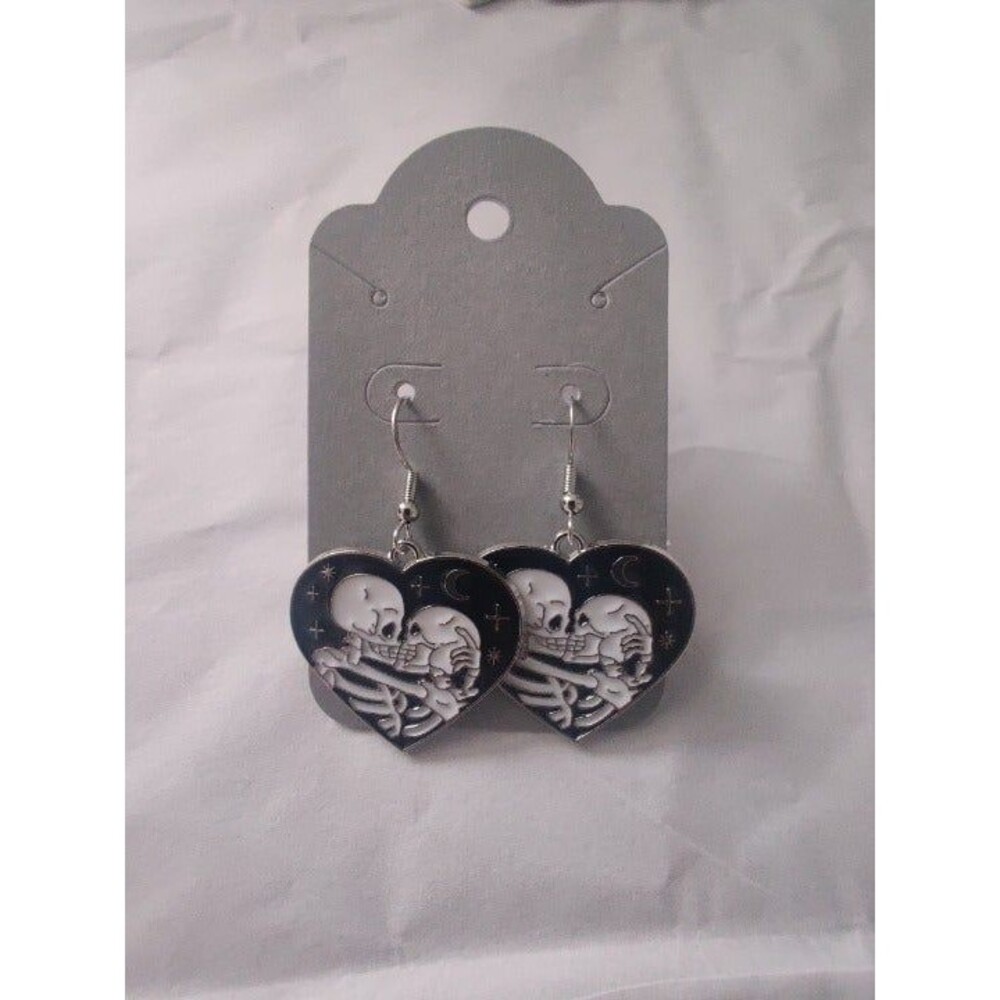 Handmade Lovers of Moderna Heart shaped Kissing Skeletons Gothic dangle Earrings